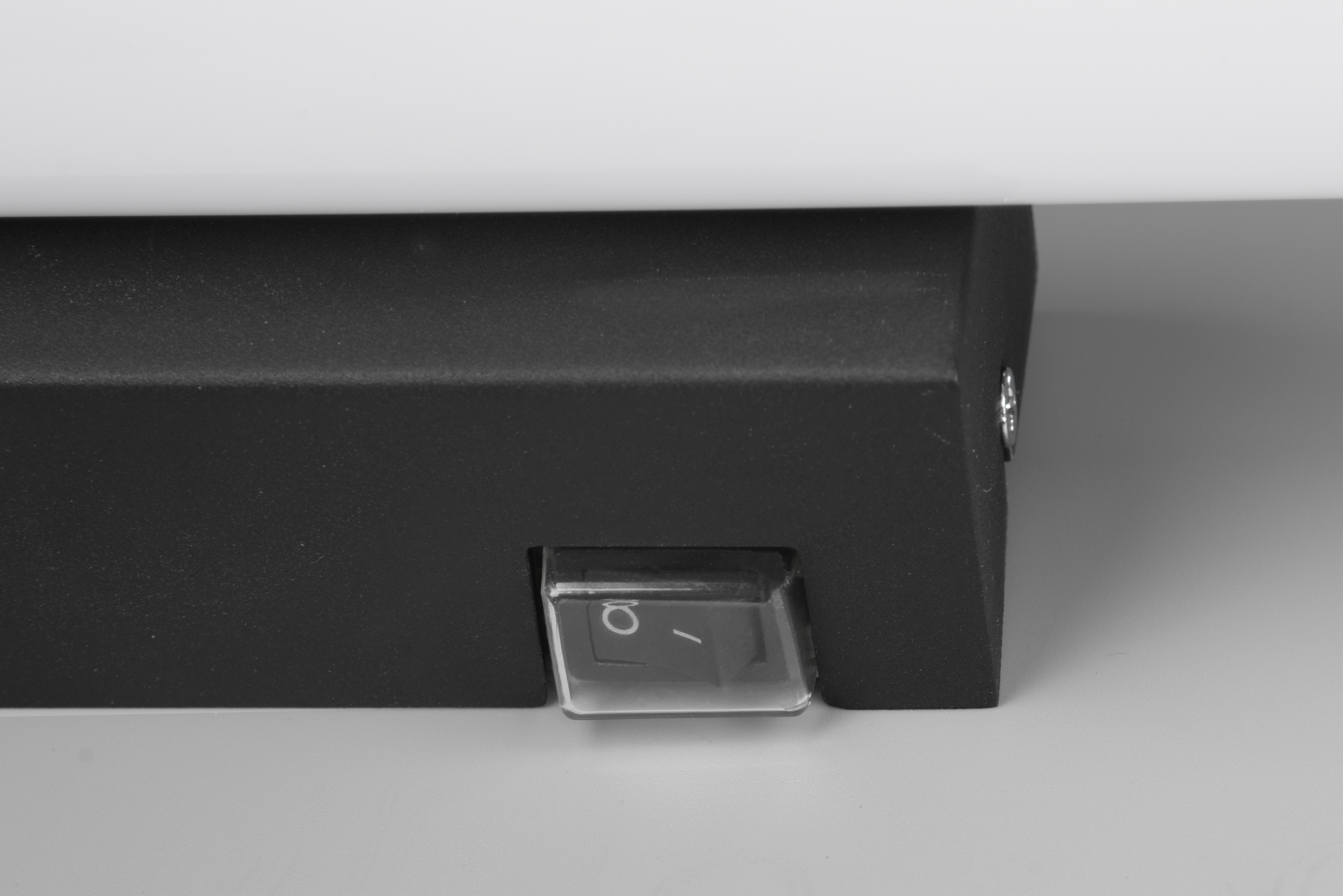 MATTIMO H2O APPLIQUE LED NERO IP44 CON INTERRUTTORE L. 60,4CM