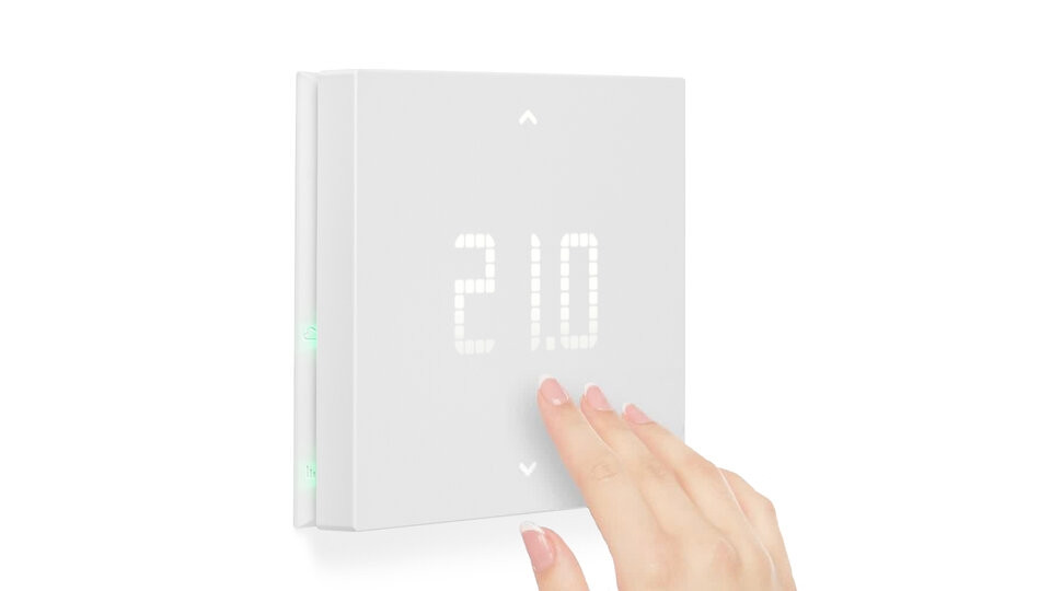 Termostato connesso WiFi parete bianco